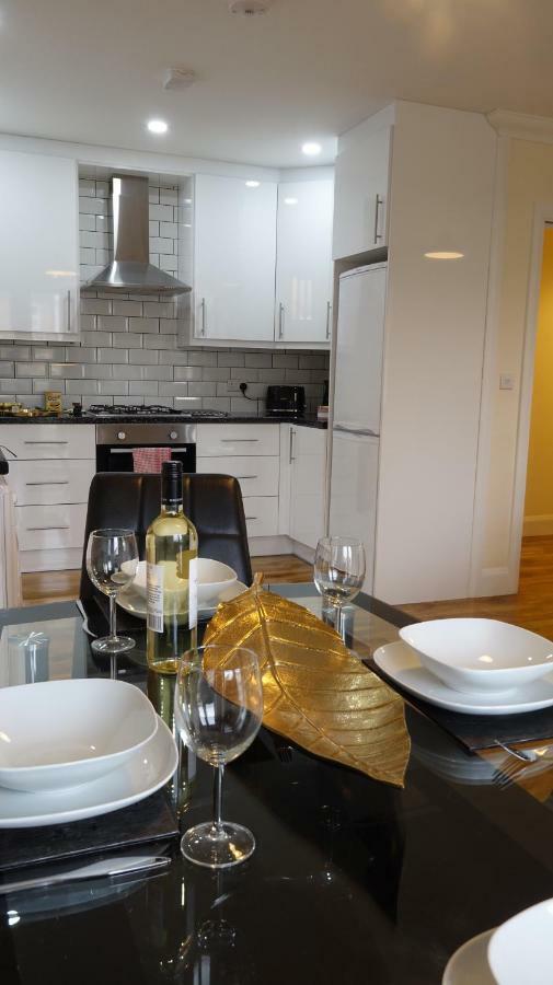 Luxury 2 Bed 2 Bath - Free Parking - 5Min To Airport - Sleeps 6 Apartment Ashford  Luaran gambar