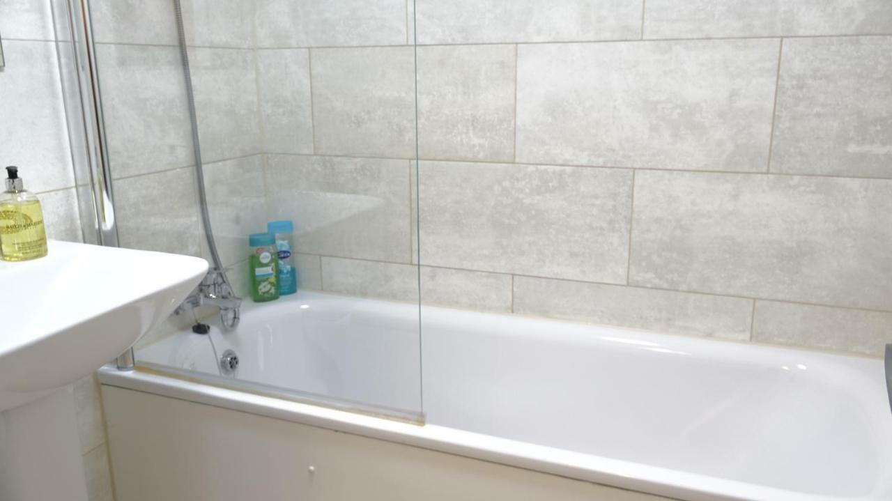 Luxury 2 Bed 2 Bath - Free Parking - 5Min To Airport - Sleeps 6 Apartment Ashford  Luaran gambar
