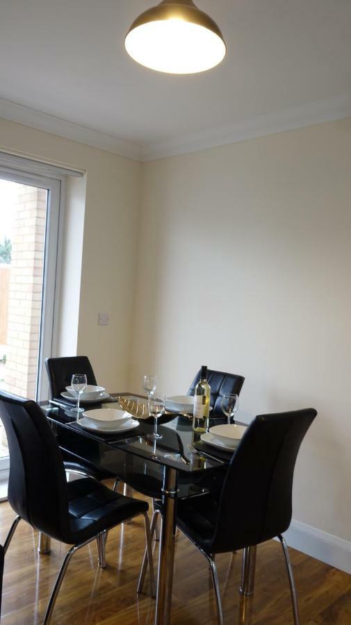 Luxury 2 Bed 2 Bath - Free Parking - 5Min To Airport - Sleeps 6 Apartment Ashford  Luaran gambar