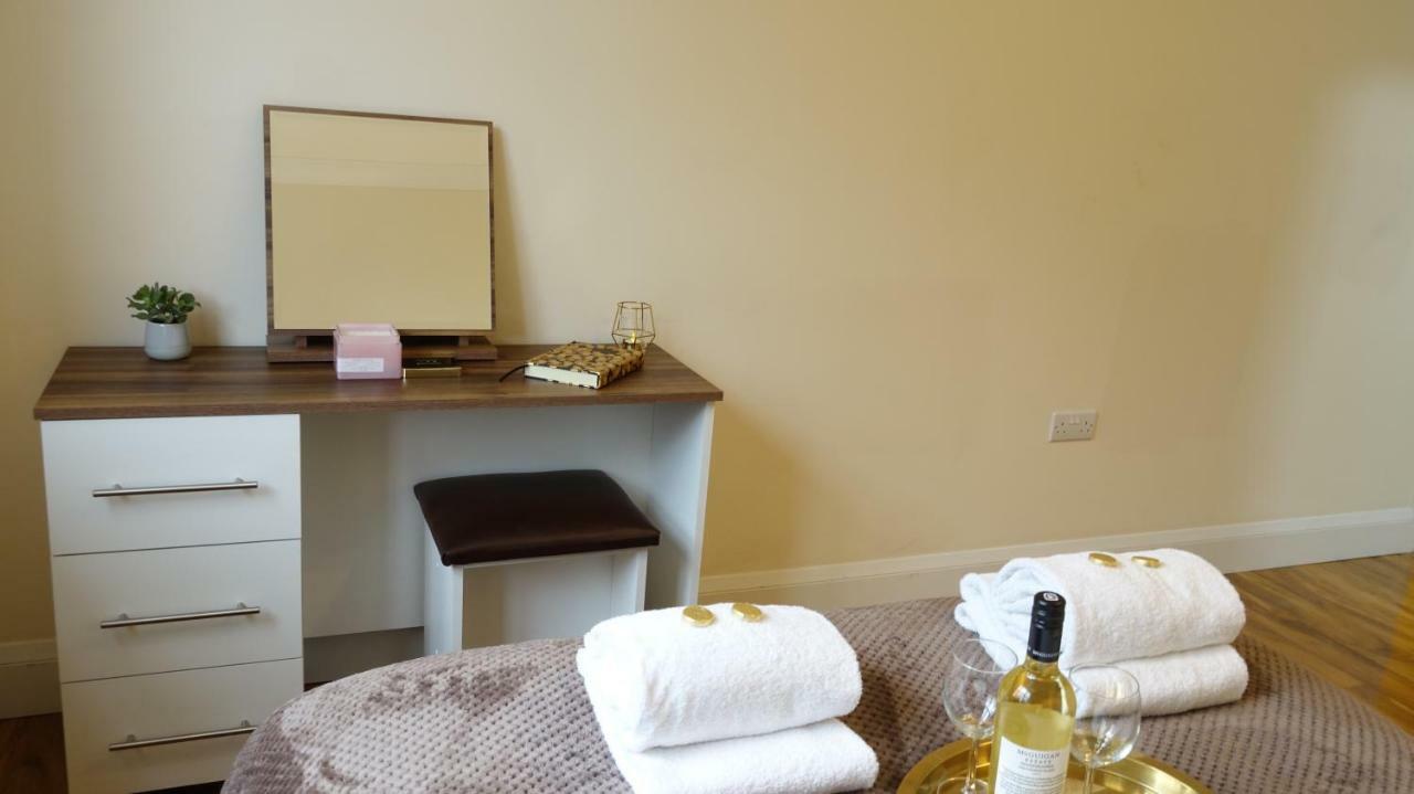 Luxury 2 Bed 2 Bath - Free Parking - 5Min To Airport - Sleeps 6 Apartment Ashford  Luaran gambar