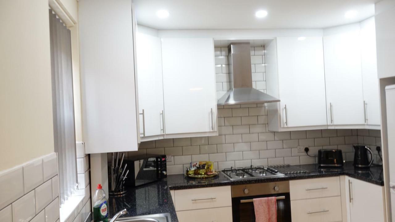 Luxury 2 Bed 2 Bath - Free Parking - 5Min To Airport - Sleeps 6 Apartment Ashford  Luaran gambar